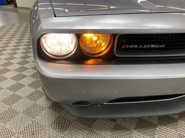 2014 dodge challenger sxt