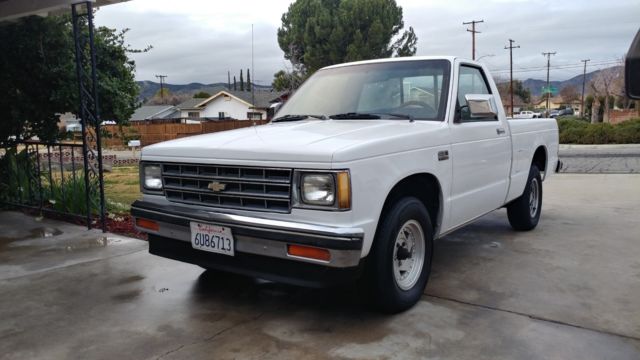 very nice rustfree california fleetside shortbox truck! like gmc s-15