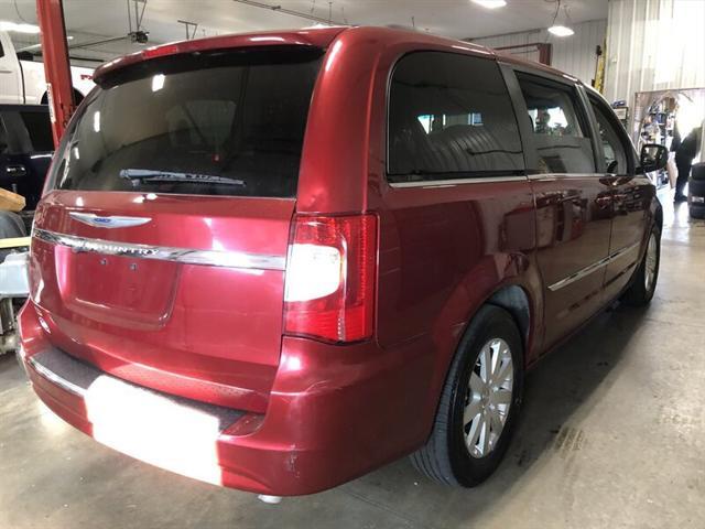 2016 chrysler town & country touring