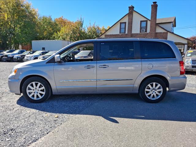 2016 chrysler town & country touring