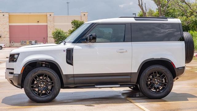 2023 land rover defender 90 se