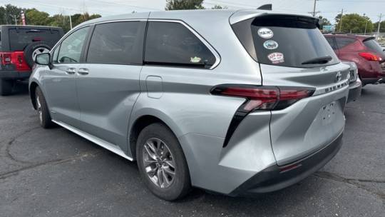 2021 toyota sienna le 8-passenger