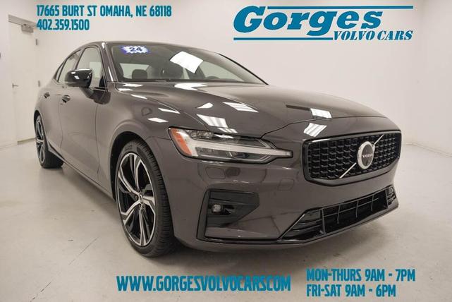 2024 volvo s60 b5 plus dark theme