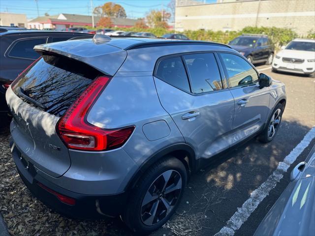 2024 volvo xc40 b5 plus dark theme