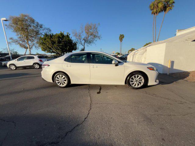 2022 toyota camry le