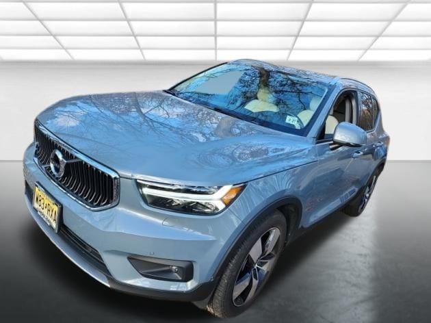 2022 volvo xc40 momentum