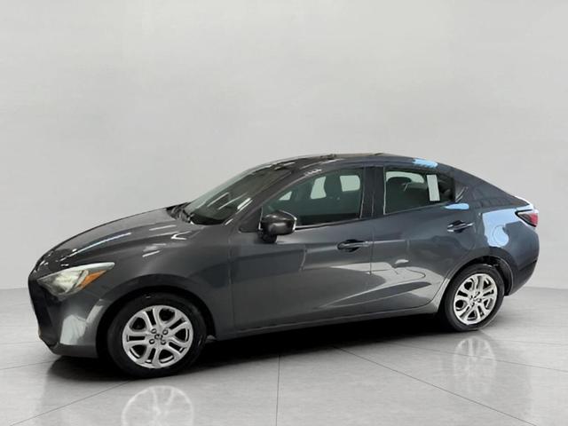 2018 toyota yaris ia base