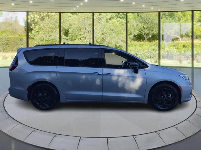2024 chrysler pacifica hybrid premium s appearance pkg