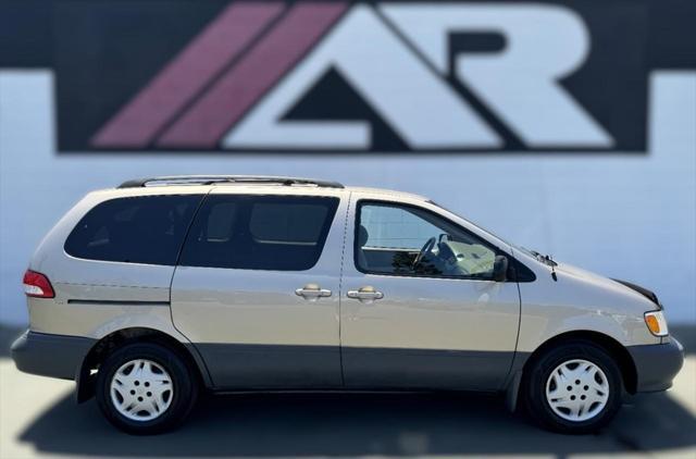 2002 toyota sienna ce