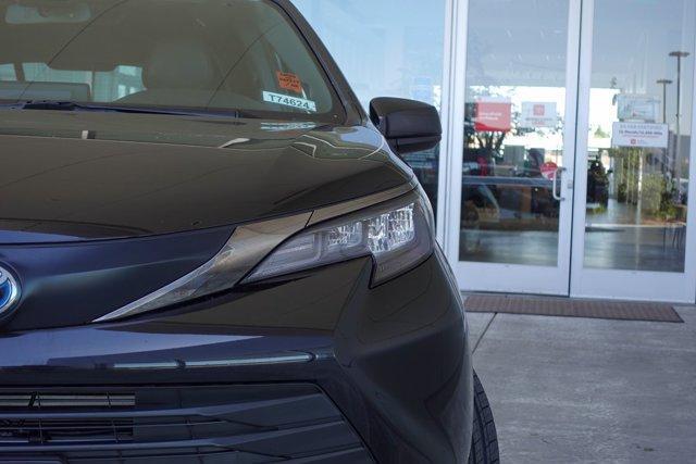 2022 toyota sienna xle woodland edition