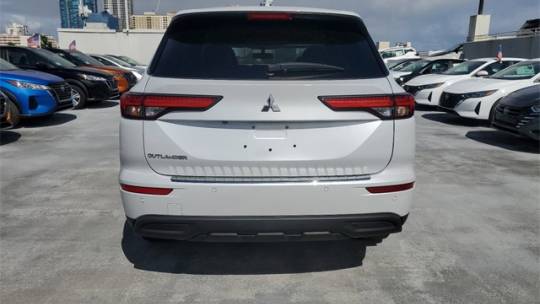 2022 mitsubishi outlander es