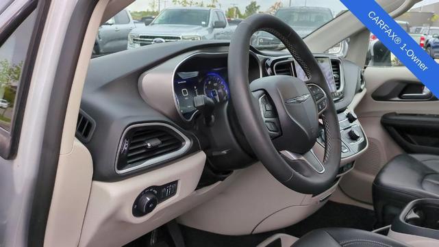 2023 chrysler pacifica touring-l