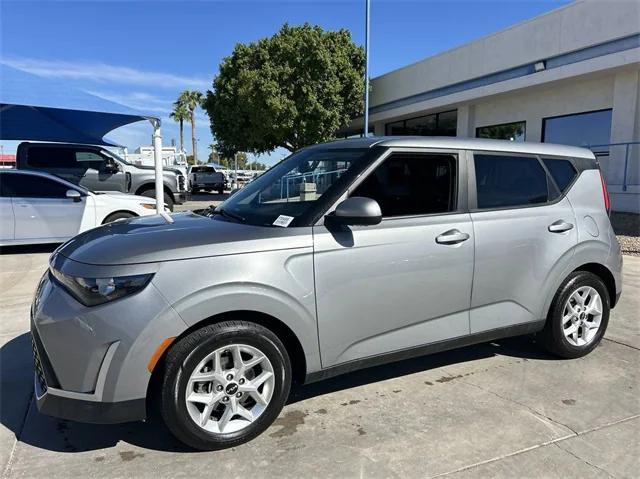 2023 kia soul lx