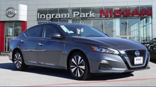 2021 nissan altima sv