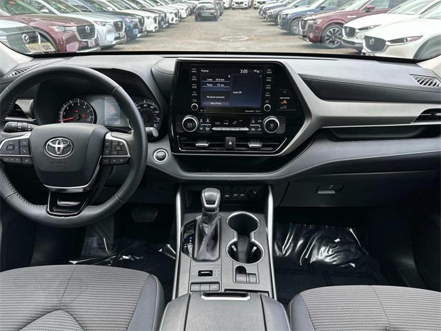 2020 toyota highlander le