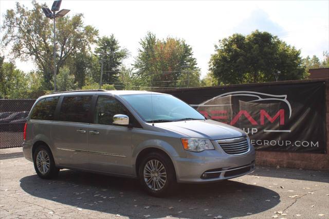 2014 chrysler town & country touring-l