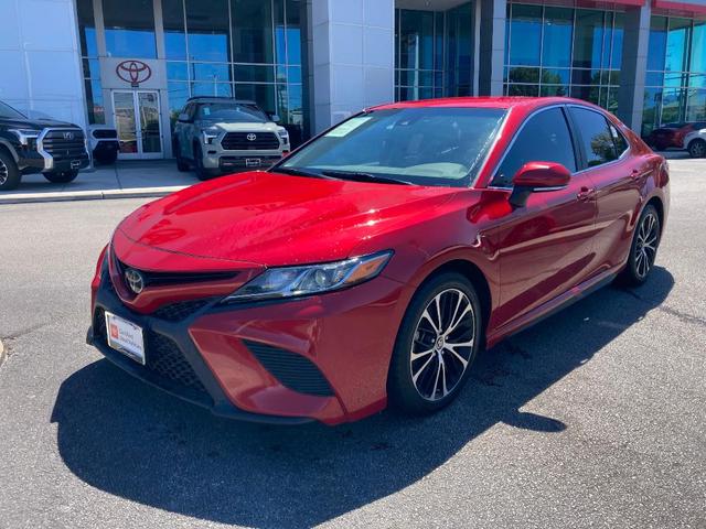 2020 toyota camry se