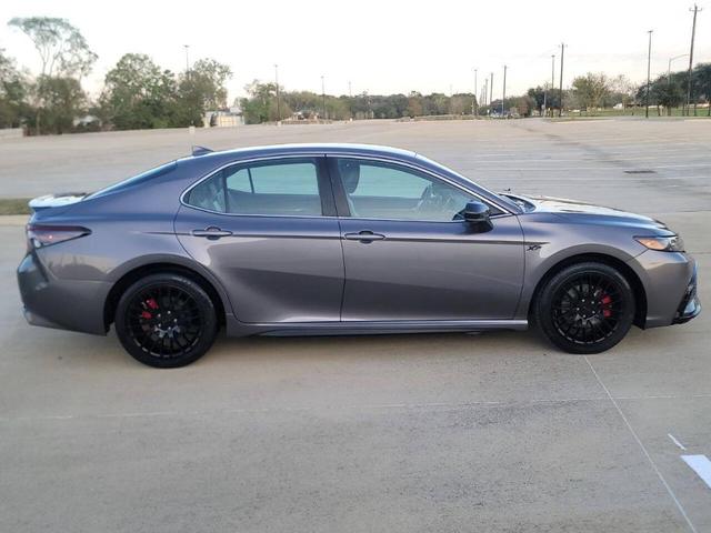 2021 toyota camry se