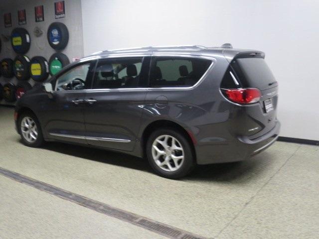 2017 chrysler pacifica touring-l plus