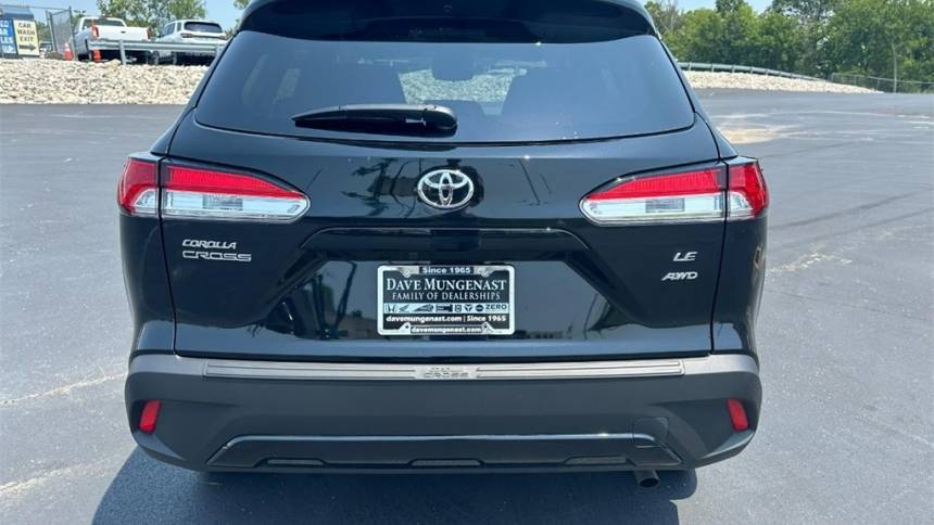 2024 toyota corolla cross le