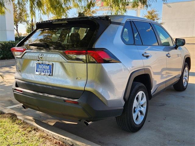 2023 toyota rav4 le