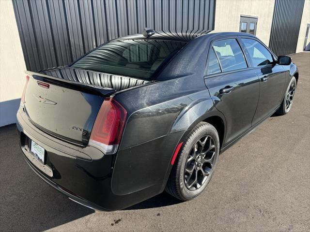 2022 chrysler 300 s