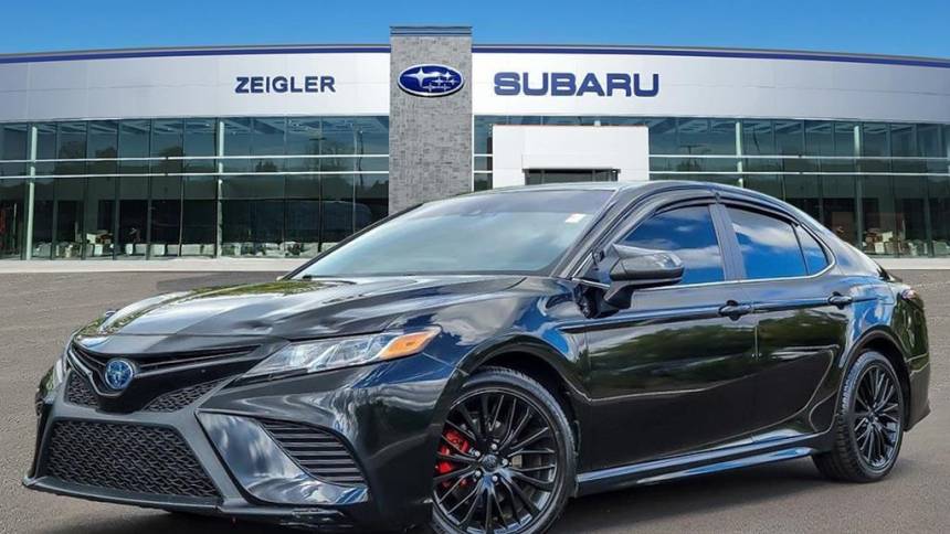 2020 toyota camry hybrid se