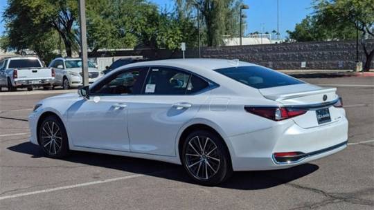 2025 Lexus ES