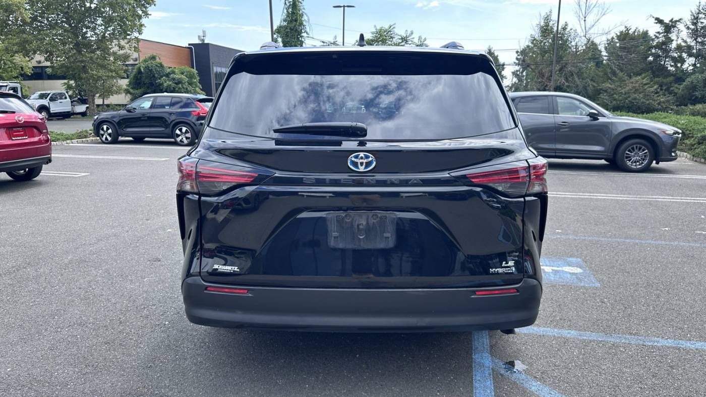 2022 toyota sienna le 8-passenger