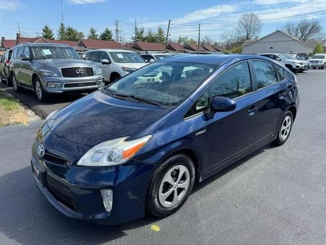 2015 toyota prius three hatchback 4d in saint louis, missouri