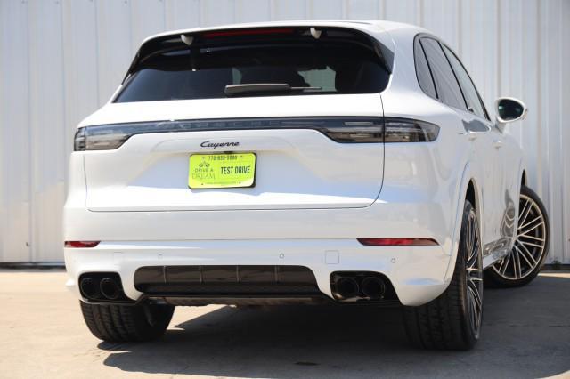 2023 porsche cayenne platinum edition