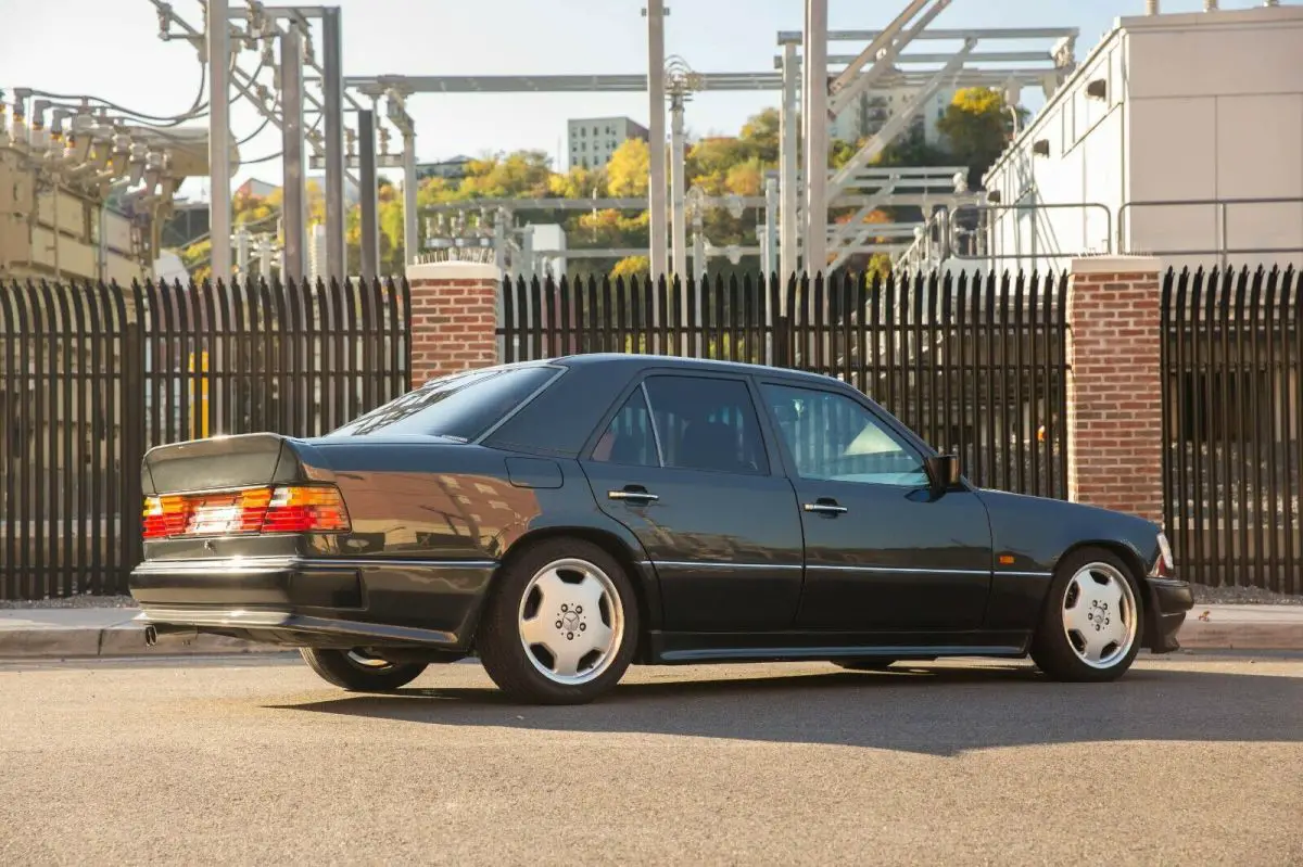 1990 mercedes 300e-24v