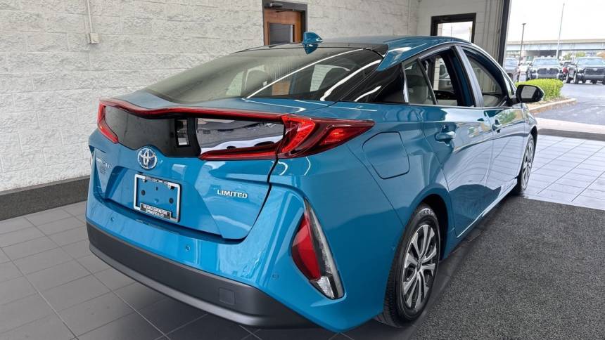2022 toyota prius prime limited
