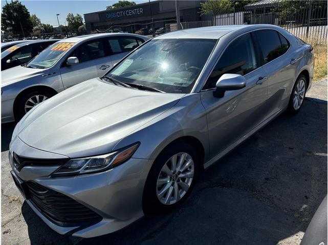 2019 toyota camry le