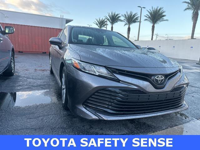 2020 toyota camry le