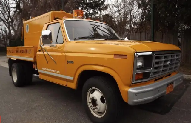 original ultra low mileage utility body with hobart welder