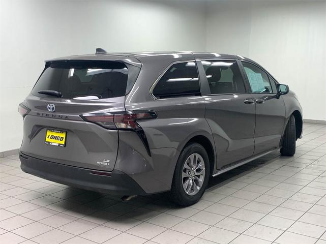 2023 toyota sienna le