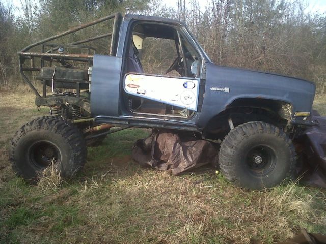 1983 gmc jimmy rockcrawler with 44 in tires and 454 motor