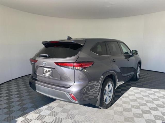 2021 toyota highlander le