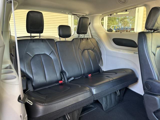 2022 chrysler pacifica touring l