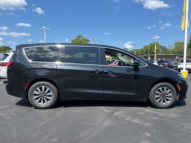 2022 chrysler pacifica hybrid touring l