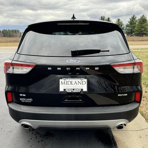 2022 ford escape se