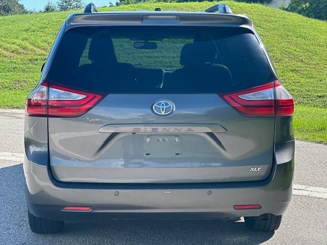 2017 toyota sienna xle