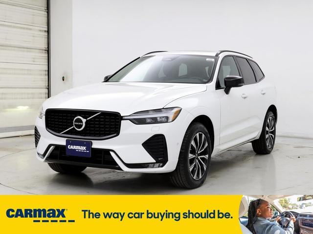2023 volvo xc60 b5 plus dark theme