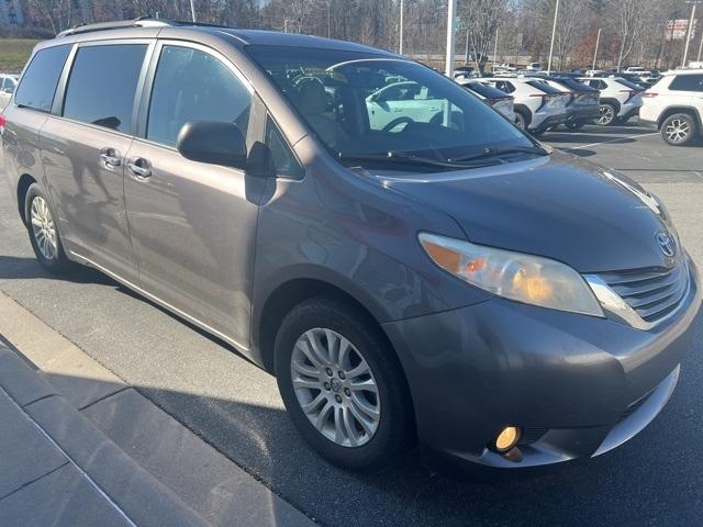2011 toyota sienna base