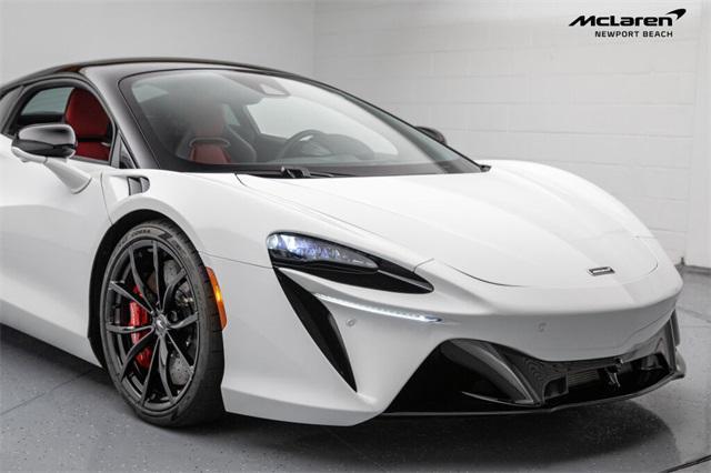 2023 mclaren artura techlux