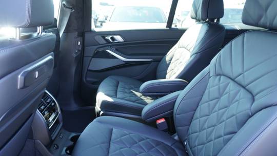 2025 BMW X7