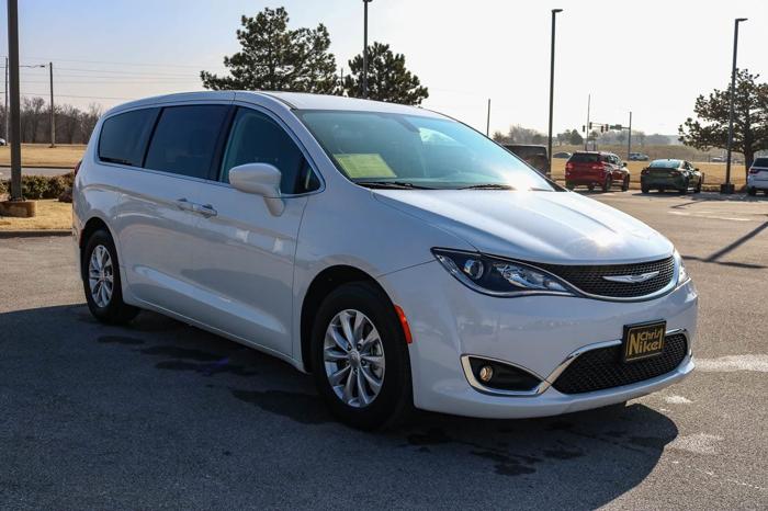 used 2018 chrysler pacifica touring plus broken arrow, ok 74012 for sale in broken arrow, oklahoma