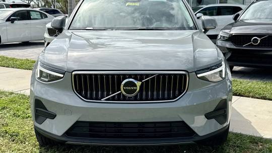 2025 Volvo XC40