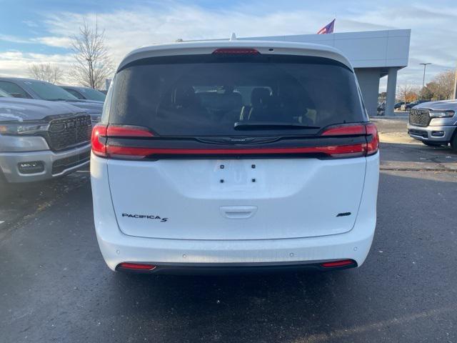 2021 chrysler pacifica touring l